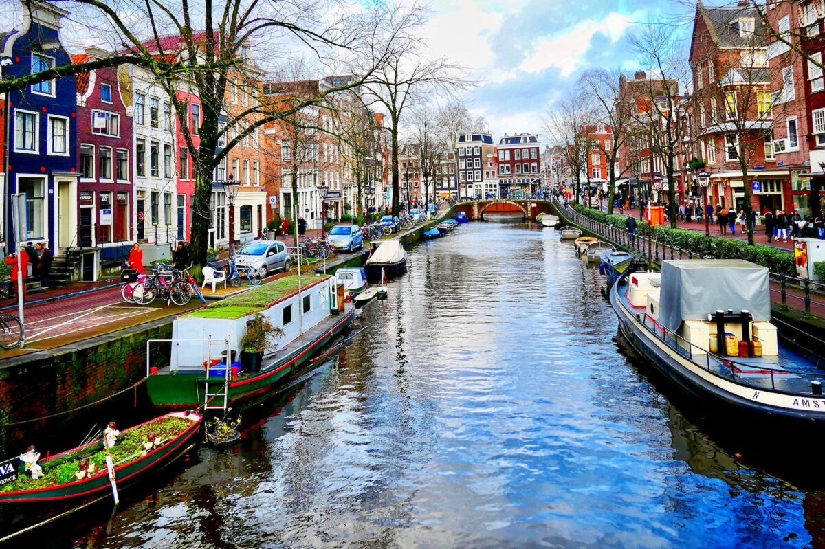 Canais de Amsterdam na Holanda