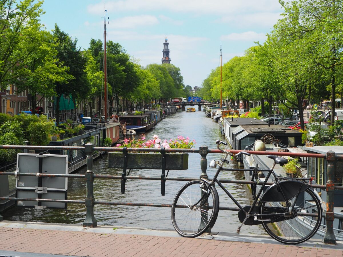 Canais em Amsterdam na Holanda