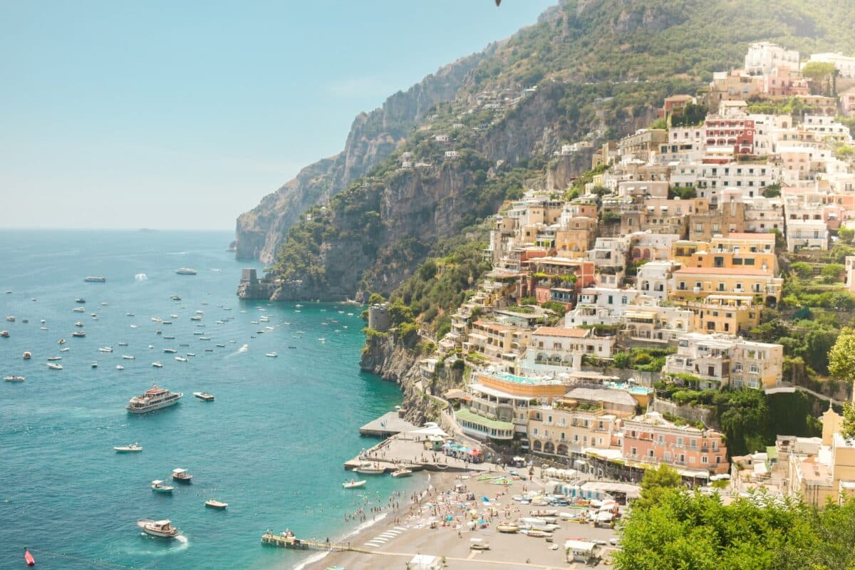 Positano na Itália, foto mar com casas