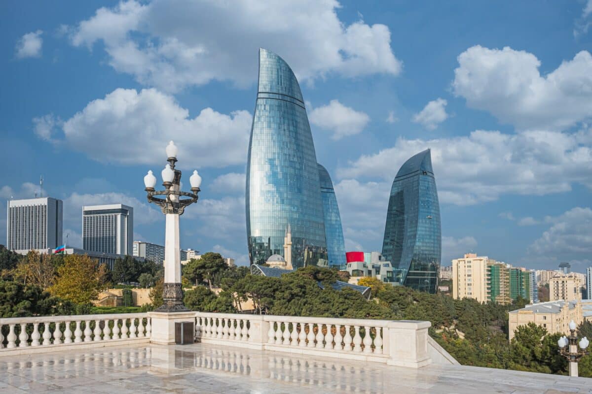 As Flame Towers em Baku, capital do Azerbaijão. Foto: Gerhard Reus via Unsplash