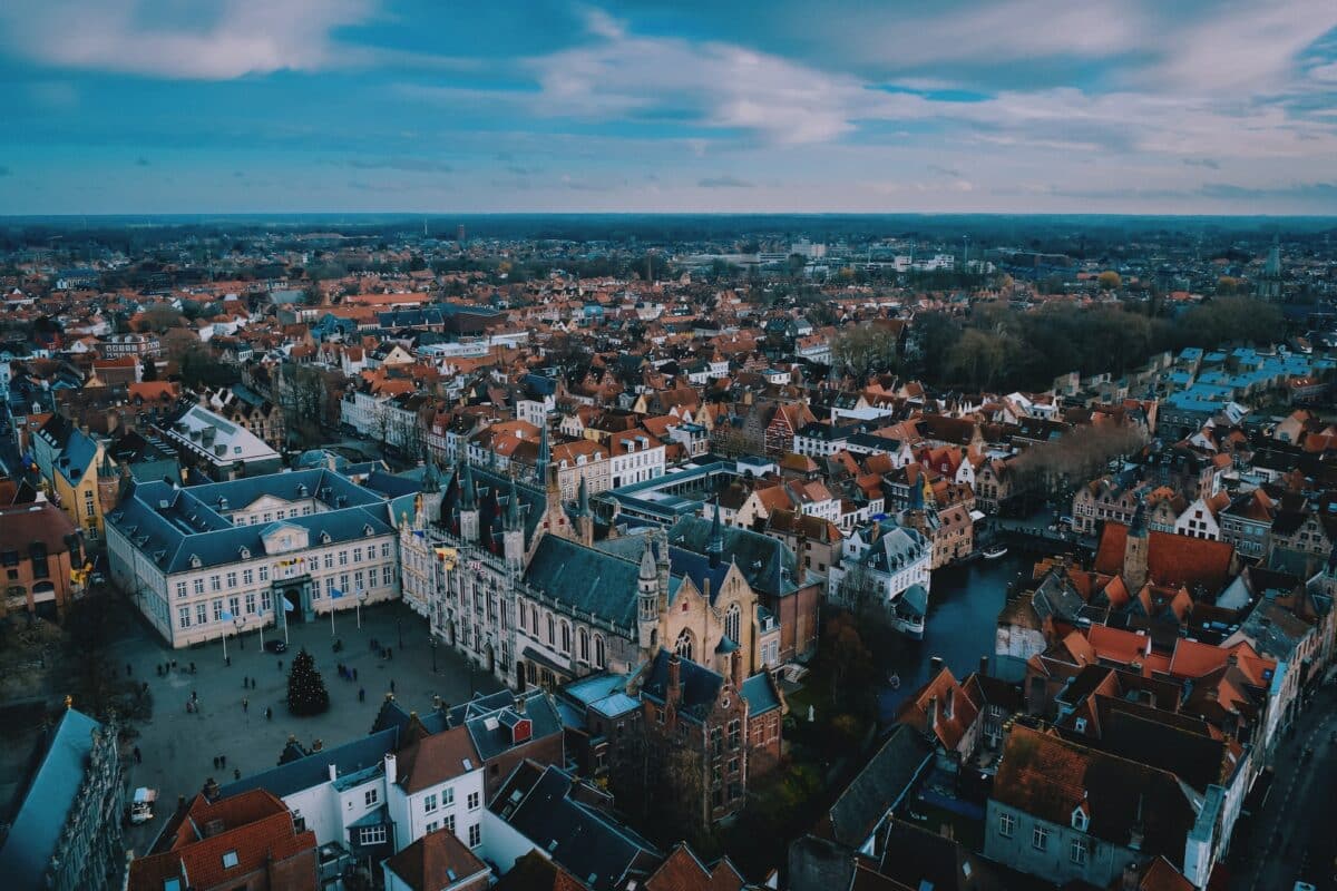 Vista de cima da cidade de Bruges na Bélgica em Flandres.
