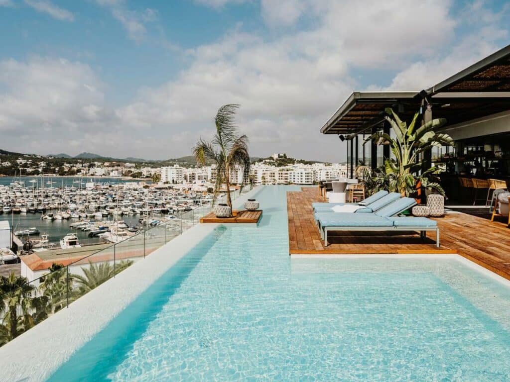 Águas de Ibiza Grand Luxe Hotel - foto piscina com borda infinita