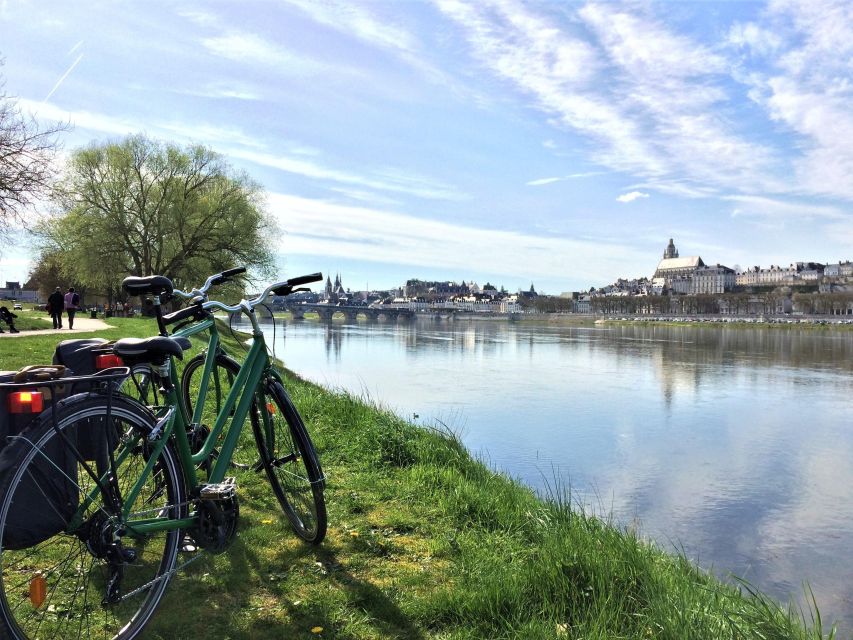 Aproveite e conheça o Vale do Loire de bike, que tal? Clique na foto para fazer sua reserva. Foto: Get Your Guide 